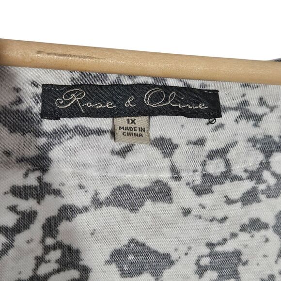 Rose and Olive Women's size 1X Metallic Bead Neckline Tunic Graphic Black/White - Picture 7 of 14